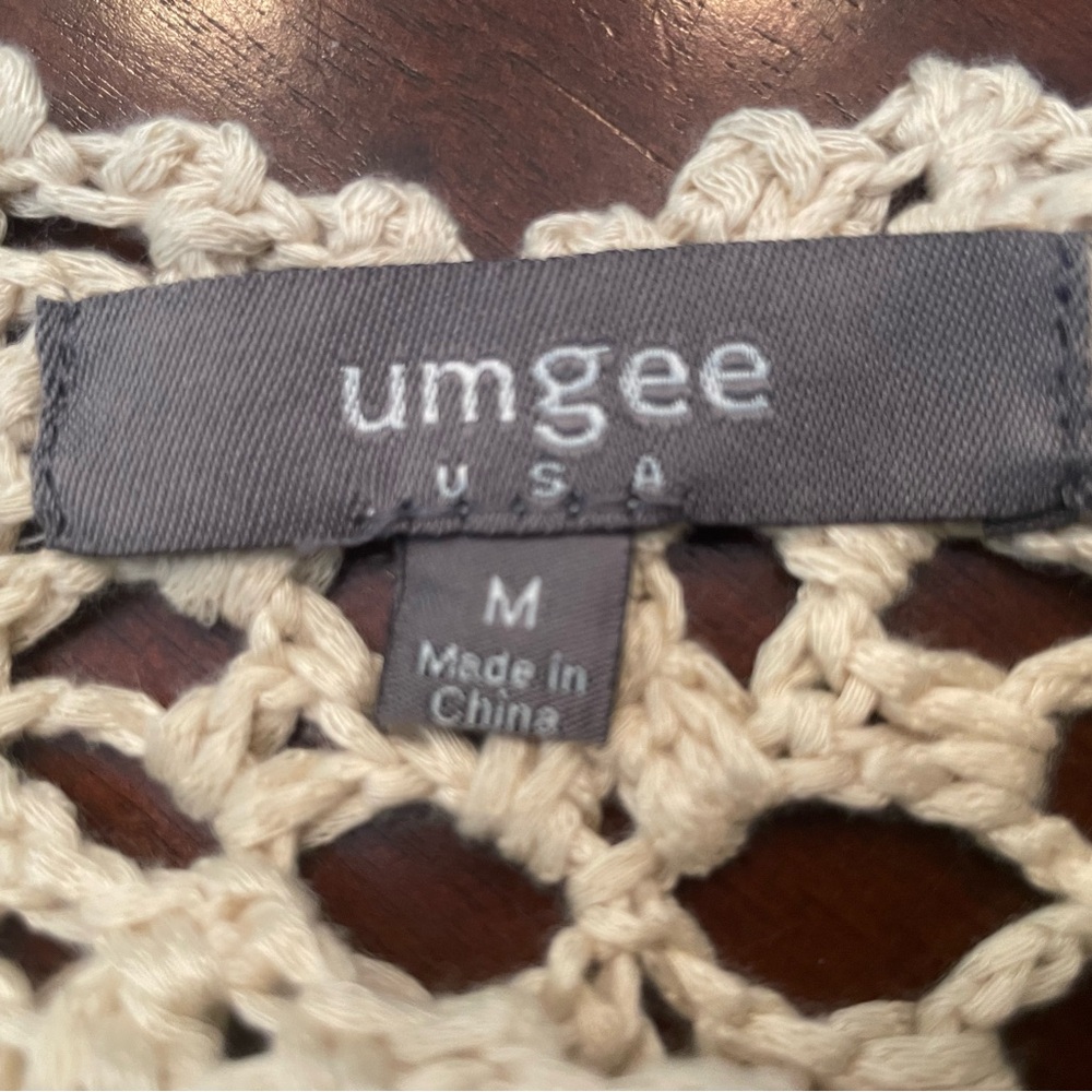 Um gee size M Navy and Cream Crochet Trim Top - Picture 3 of 5